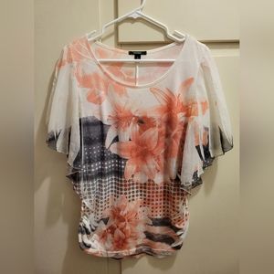 Flutter sleeve flower patterned Espresso tee - Size M